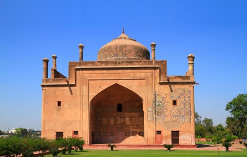 Chini ka Rauza – Ein Mausoleum aus Porzellan. Ausgestorbene Kashikari aus dem Iran.