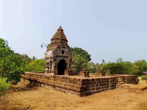 Digambara Jain Temple Cudnem - Ruines de l'ancien temple Jain à Goa.