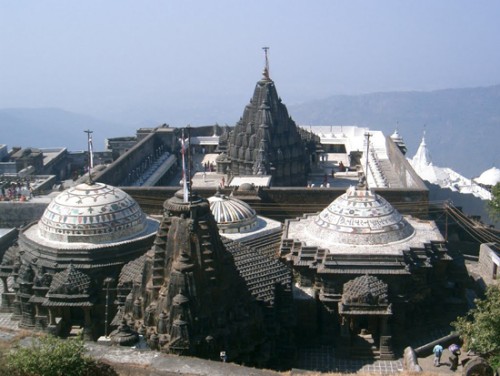 Shree Girnar Tirth - Eine Gruppe der ältesten Jain-Tempel in der Nähe von Junagadh.