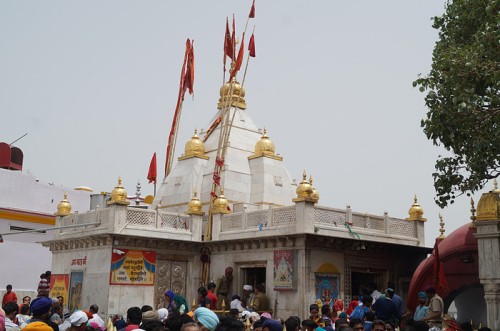 Naina-Devi-Tempel – einer der einundfünfzig Shakti Peeths der Göttin Shakti.