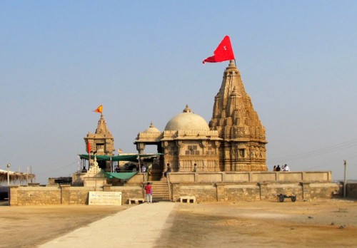 Templo Rukmini Devi: un antiguo templo hindú ricamente tallado en Dwarka.