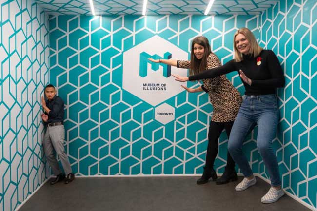 Ames Room Museum of Illusions New Delhi